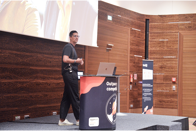 Cyrus Zaboli auf der Bühne des dspsumimt 2025